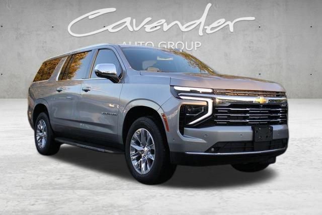 Used 2025 Chevrolet Suburban Premier image 7