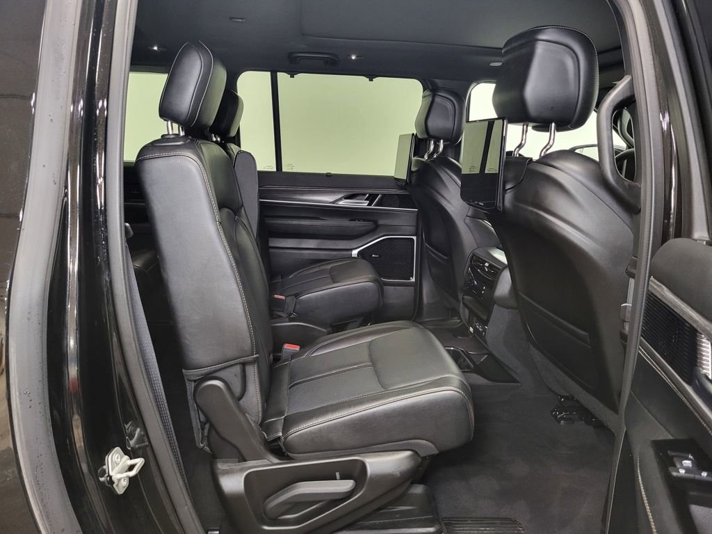 Used 2024 Jeep Wagoneer L Series III w/ Premium Group I image 11