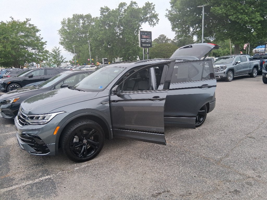 Used 2024 Volkswagen Tiguan SE R-Line AWD/4WD image 22