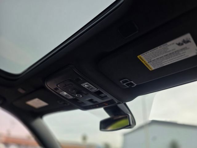 Used 2022 Chevrolet Suburban Z71 w/ Luxury Package AWD/4WD image 12