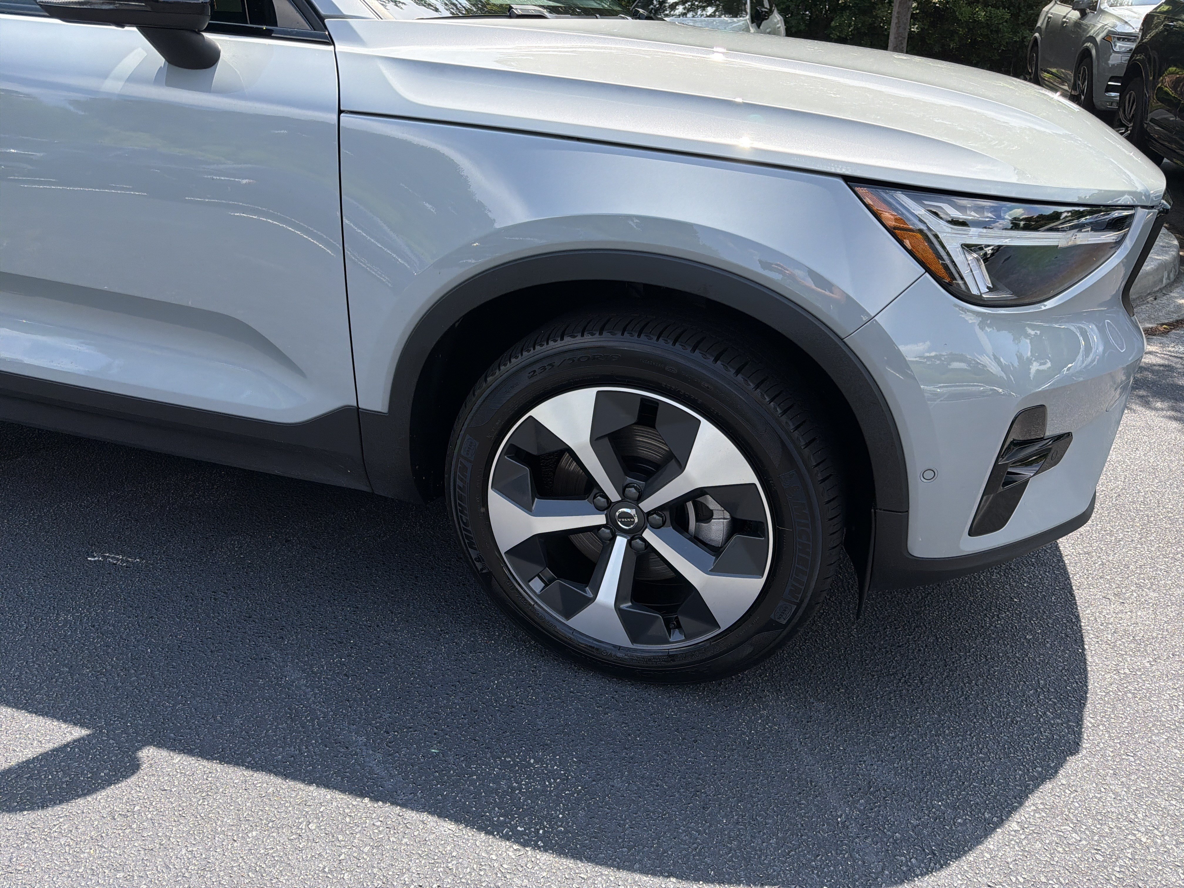 Certified 2024 Volvo XC40 B5 Plus AWD/4WD image 13