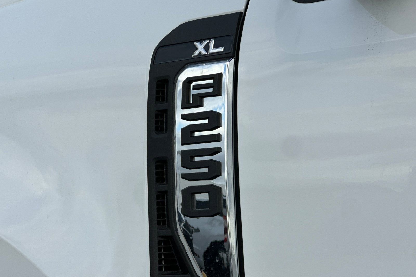 New 2026 Ford F250 XL w/ XL Chrome Package image 22