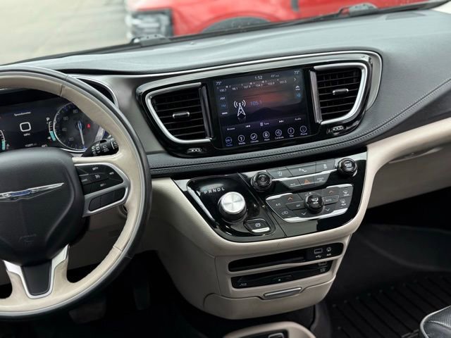 Used 2019 Chrysler Pacifica Limited FWD image 28