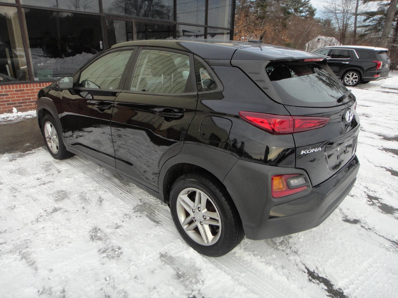 Used 2021 Hyundai Kona SE image 4