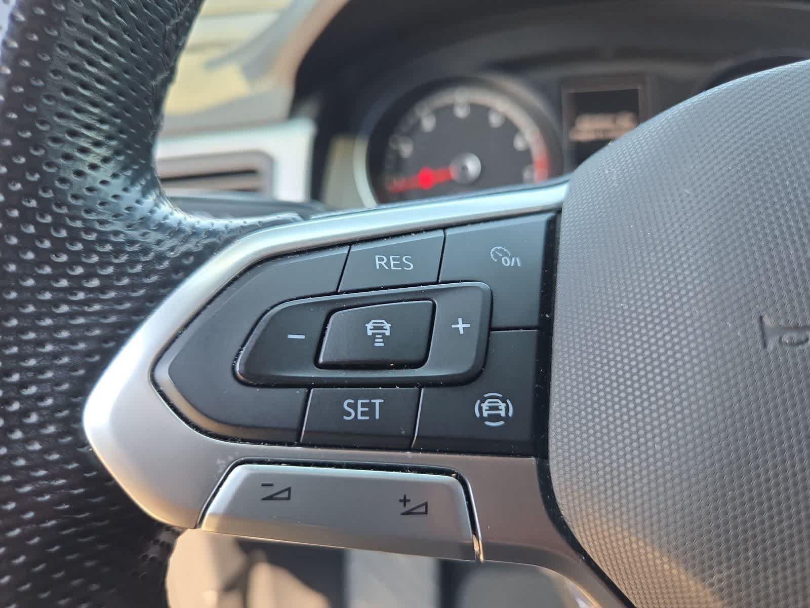 Used 2021 Volkswagen Atlas Cross Sport SE w/ Panoramic Sunroof Package FWD image 21
