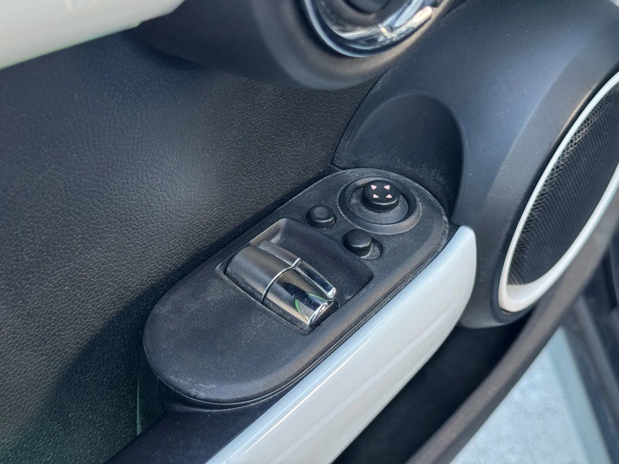 Used 2014 MINI Cooper S image 12