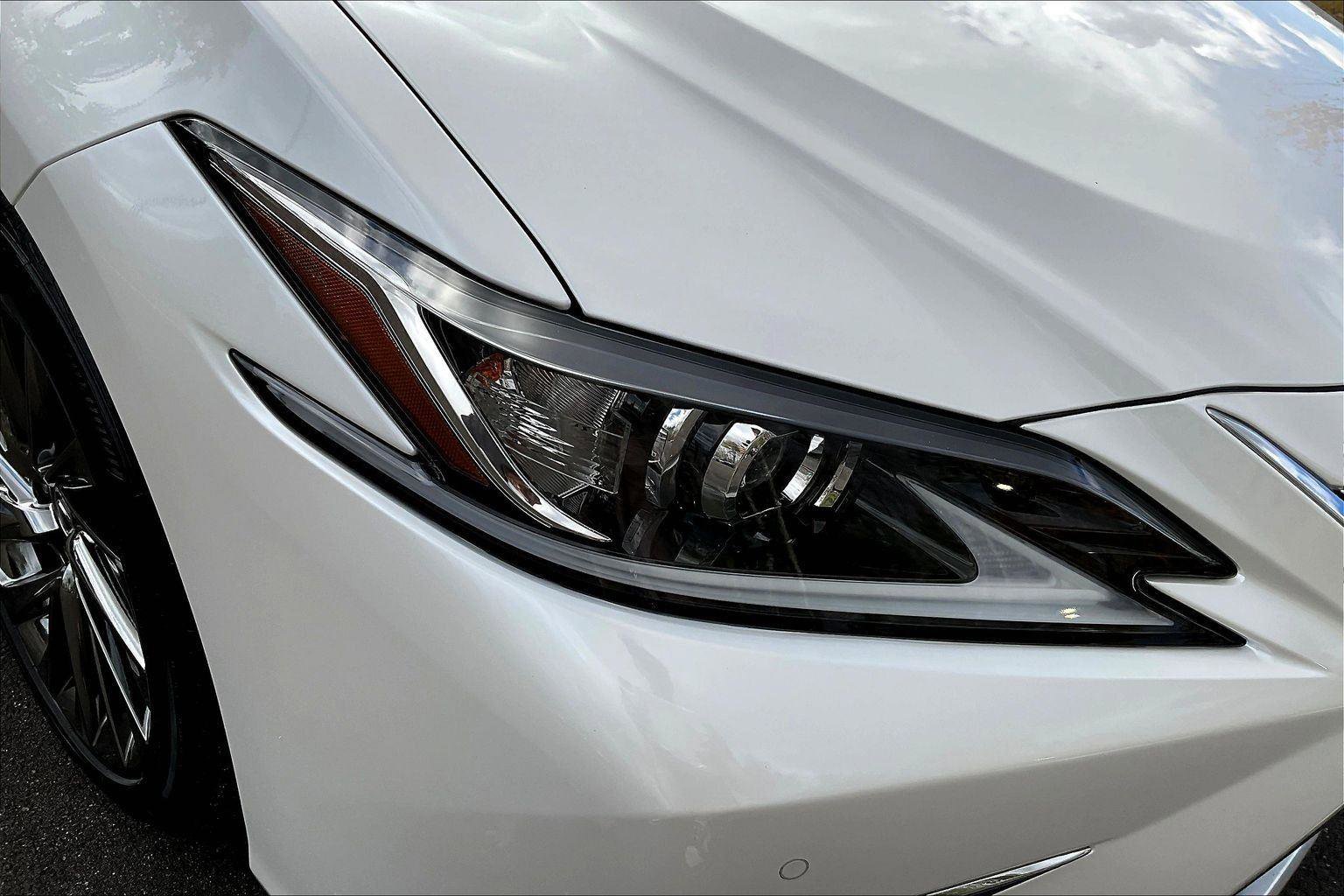 Used 2025 Lexus ES 300h w/ Luxury Package image 31