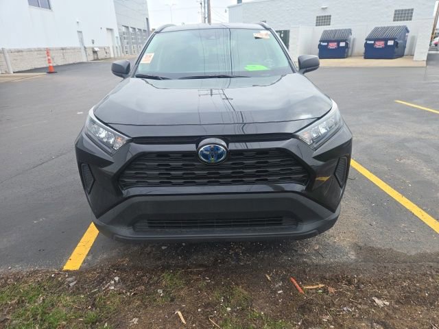 Used 2021 Toyota RAV4 LE AWD/4WD image 2