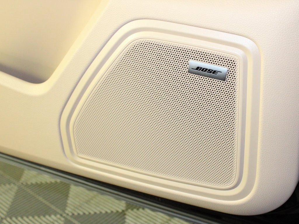 Certified 2025 Porsche Macan image 16