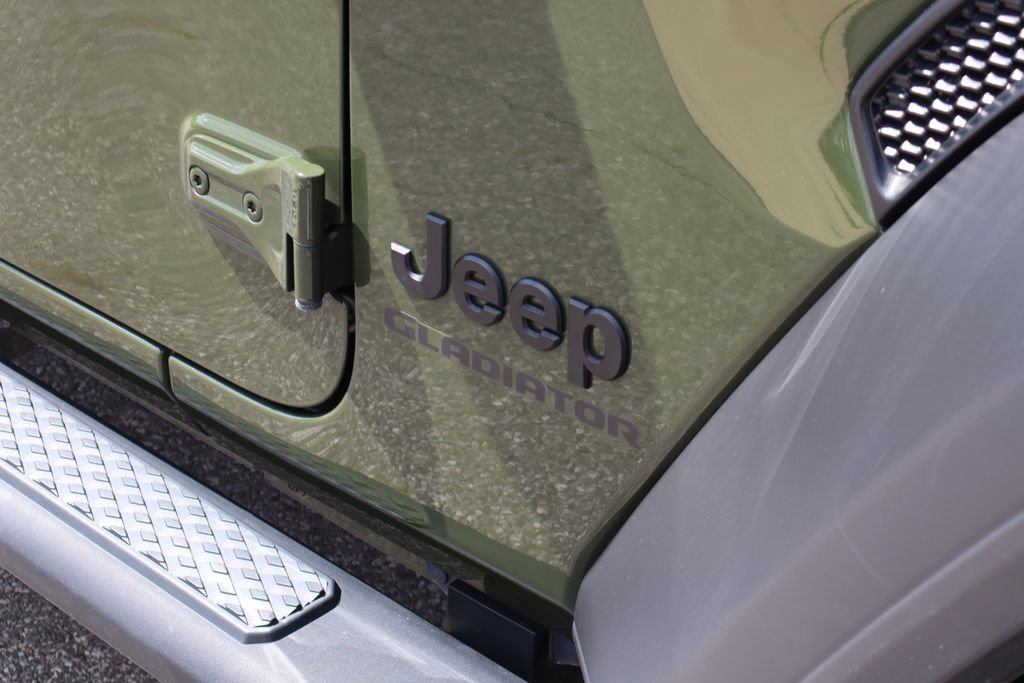 Used 2022 Jeep Gladiator Sport AWD/4WD image 2