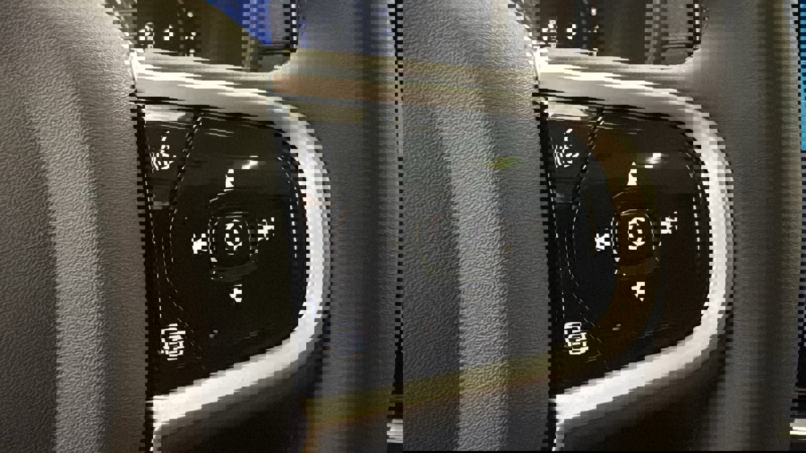 New 2026 Volvo XC90 B6 Plus w/ Protection Package Premier image 14