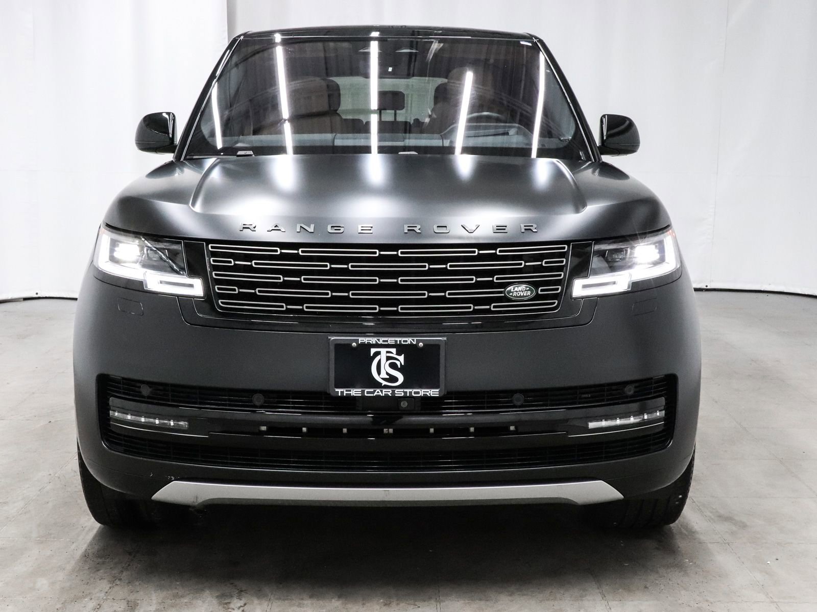 Used 2023 Land Rover Range Rover SE image 2