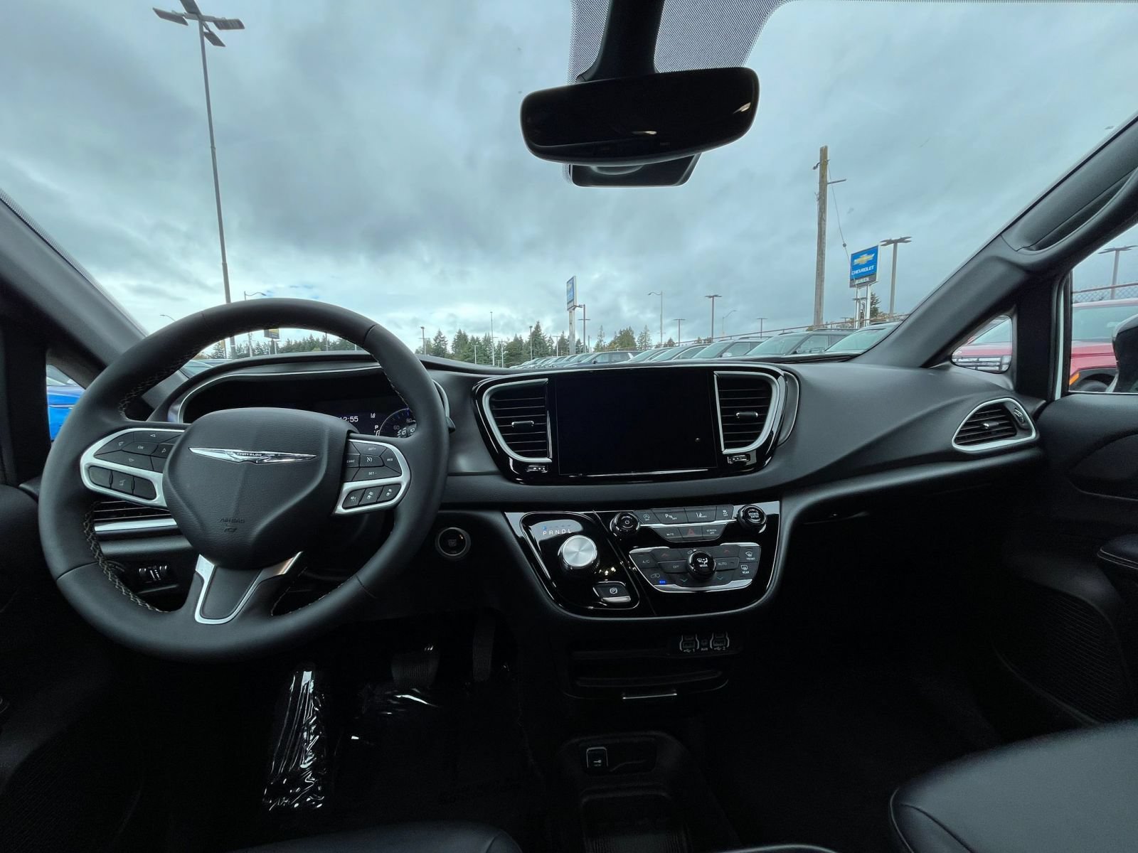 Used 2025 Chrysler Pacifica Select FWD image 35