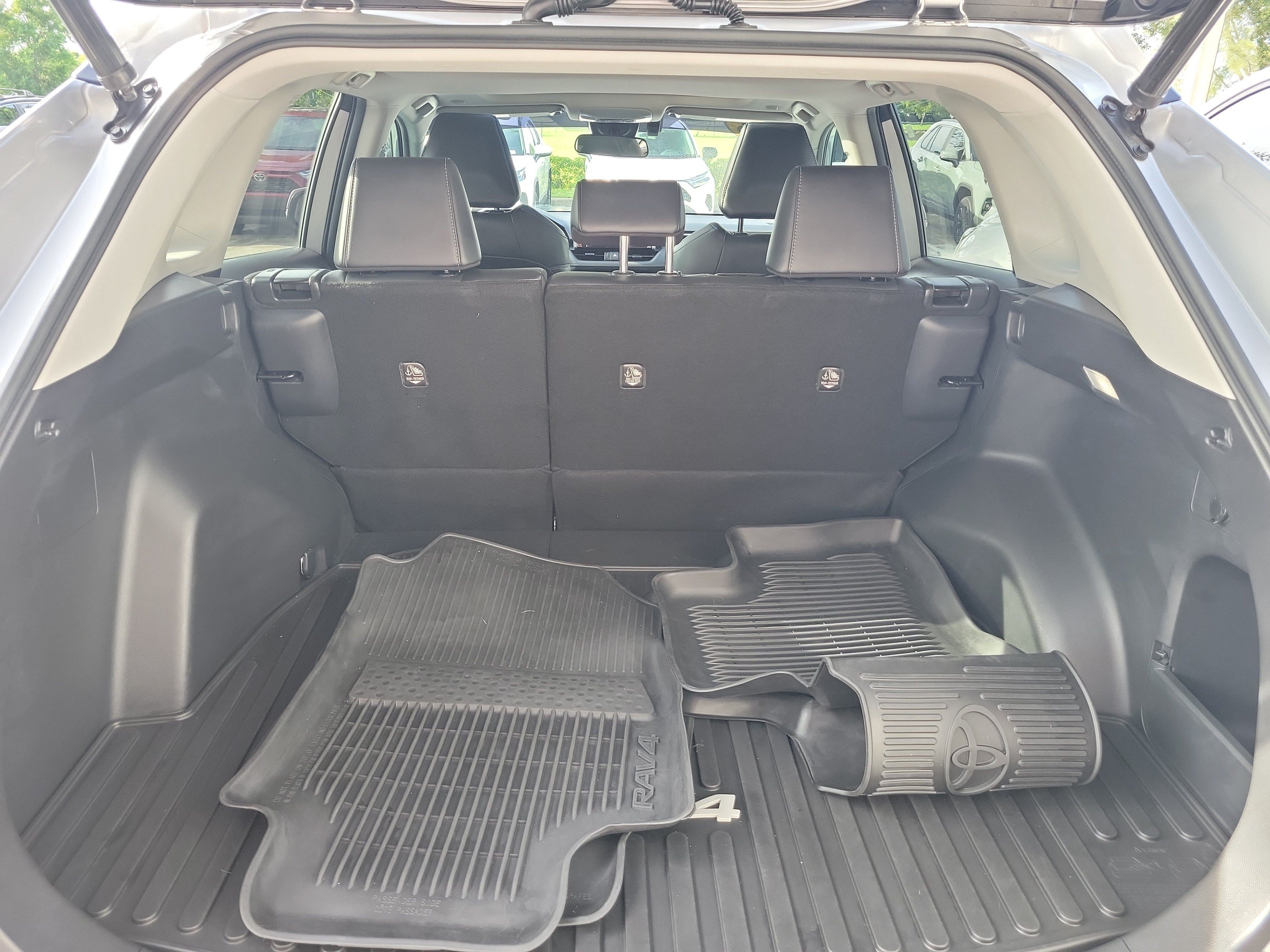 Used 2023 Toyota RAV4 XLE Premium FWD image 10