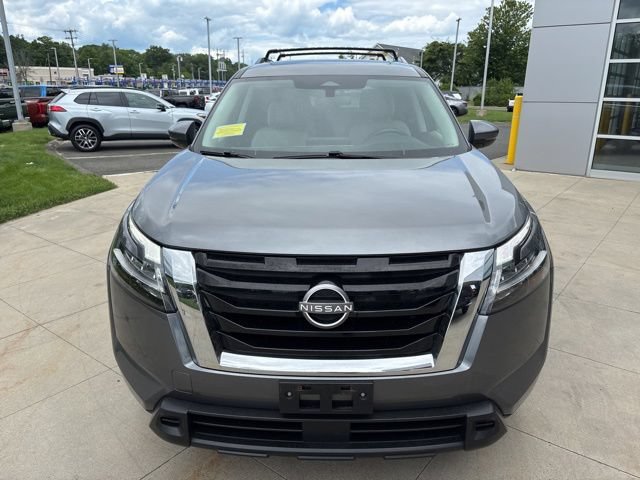 Used 2022 Nissan Pathfinder SV w/ SV Premium Package AWD/4WD image 2