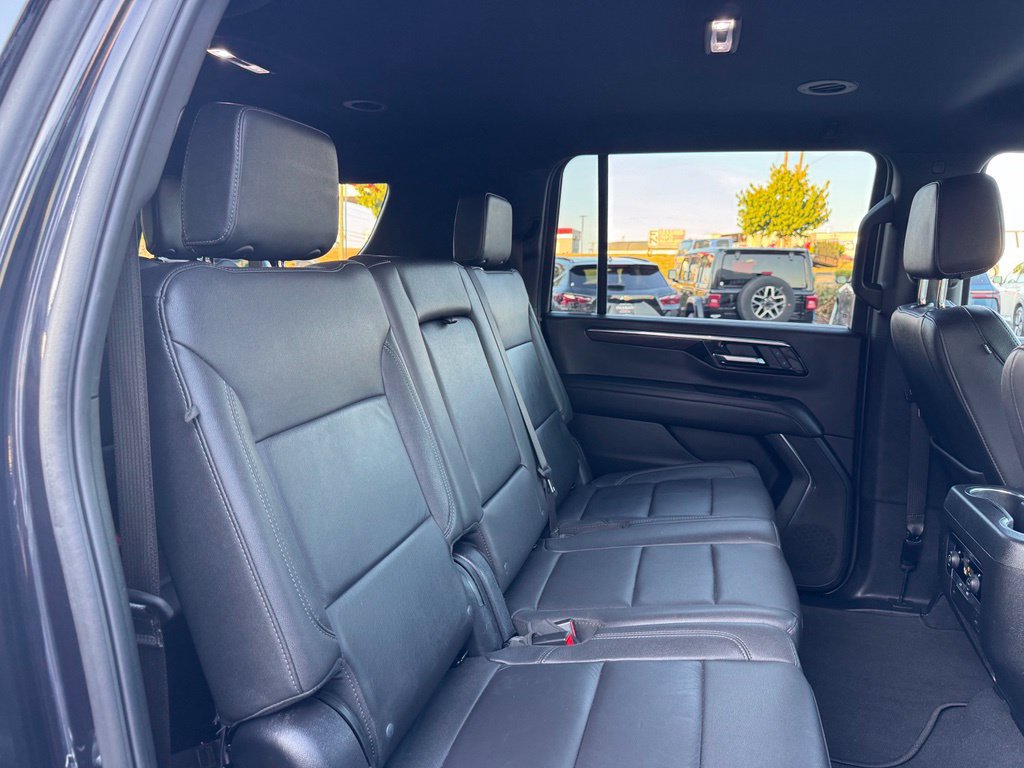 Used 2025 Chevrolet Suburban LT AWD/4WD image 25