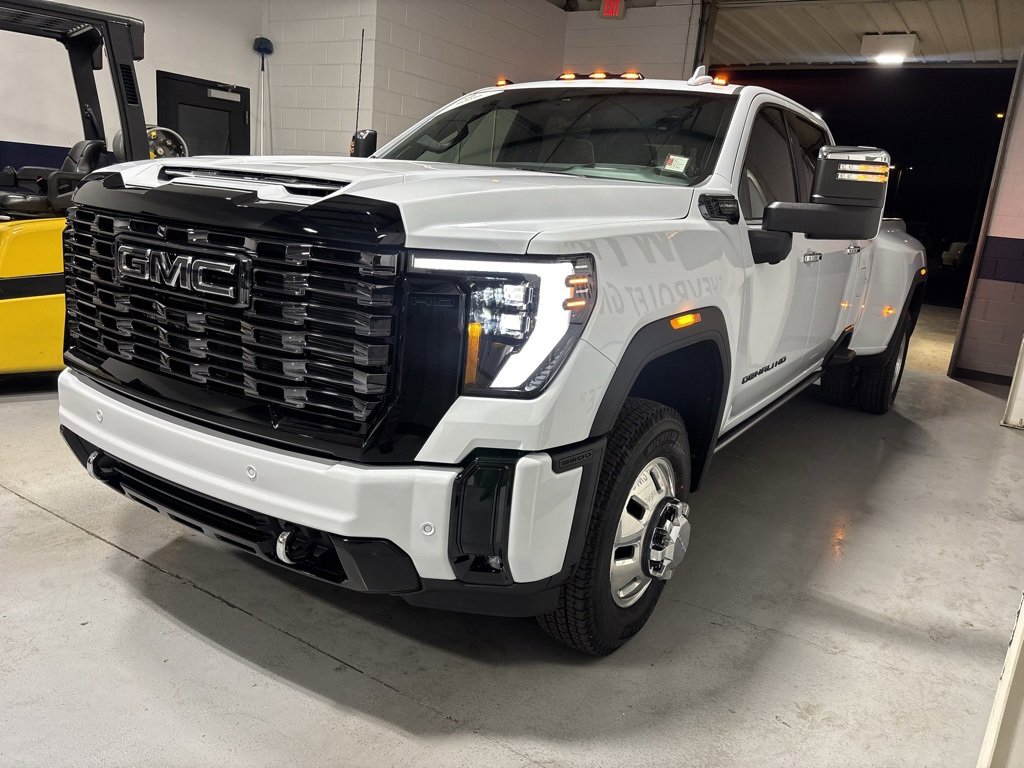 New 2026 GMC Sierra 3500 Denali Ultimate w/ LPO, Black Badging Package image 36