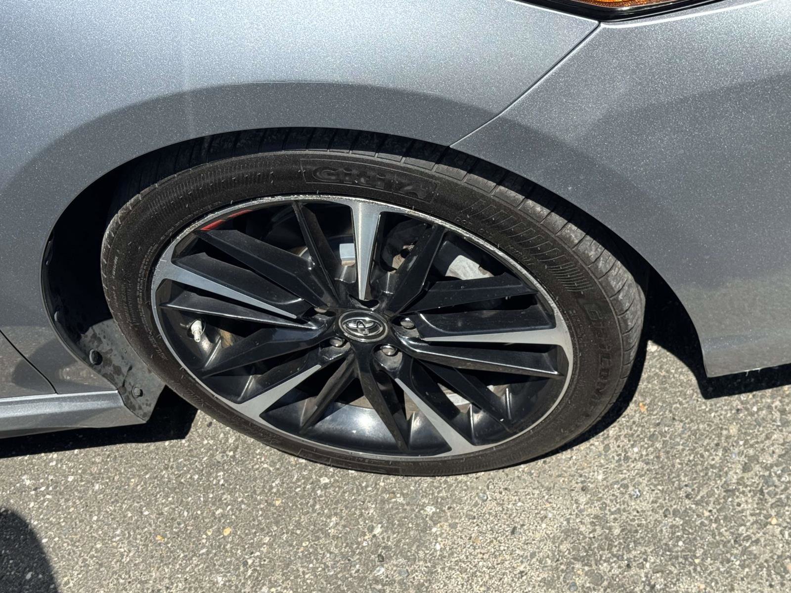 Used 2019 Toyota Camry XSE w/ Navigation Package FWD image 5