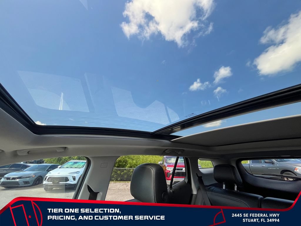 Used 2023 GMC Terrain SLT w/ Tech Package FWD image 35