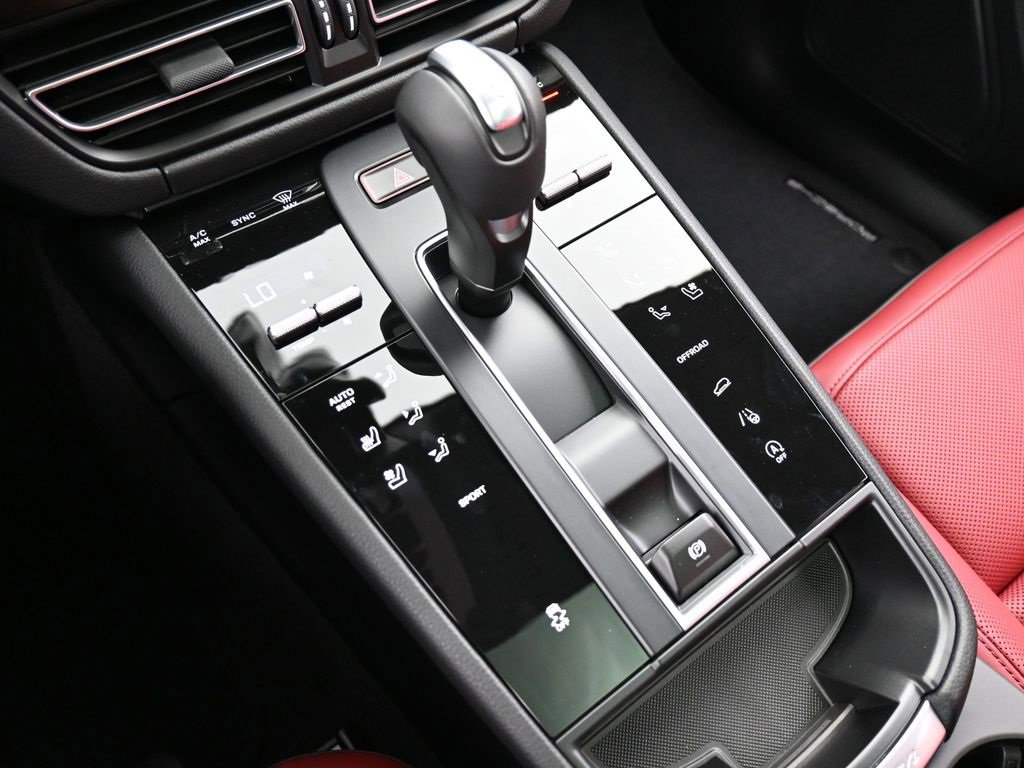 New 2026 Porsche Macan image 21