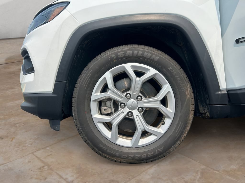 Used 2024 Jeep Compass Latitude AWD/4WD image 14