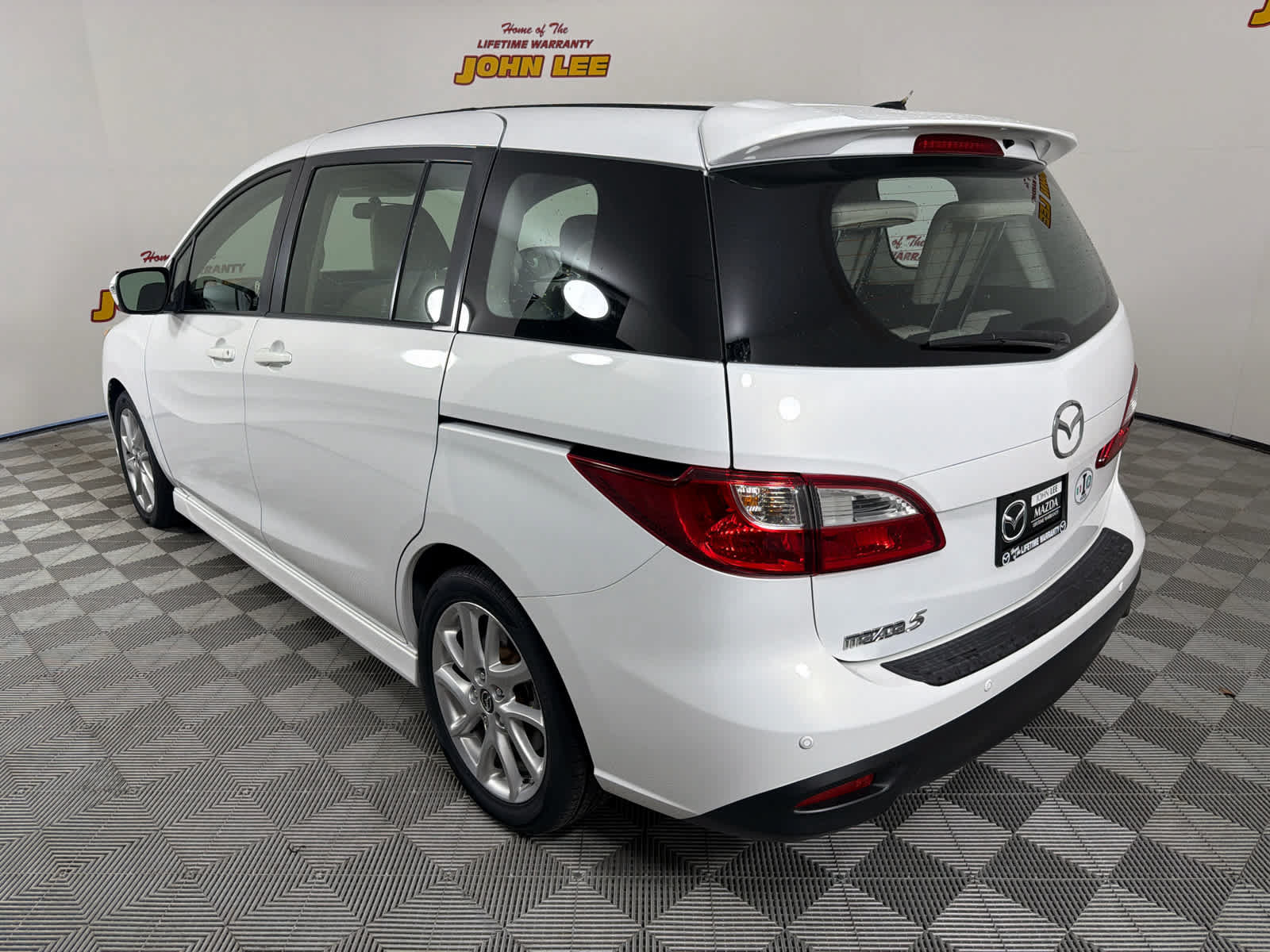 Used 2014 MAZDA MAZDA5 Touring w/ Moonroof & Audio Package FWD image 3