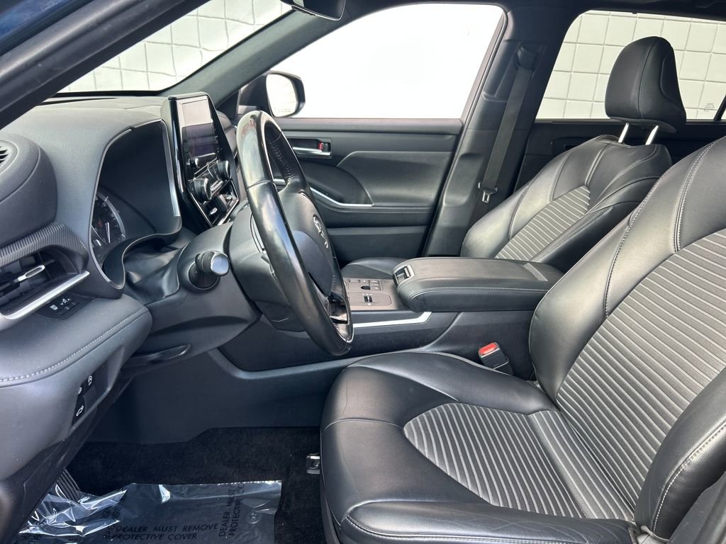 Used 2024 Toyota Highlander XSE image 3