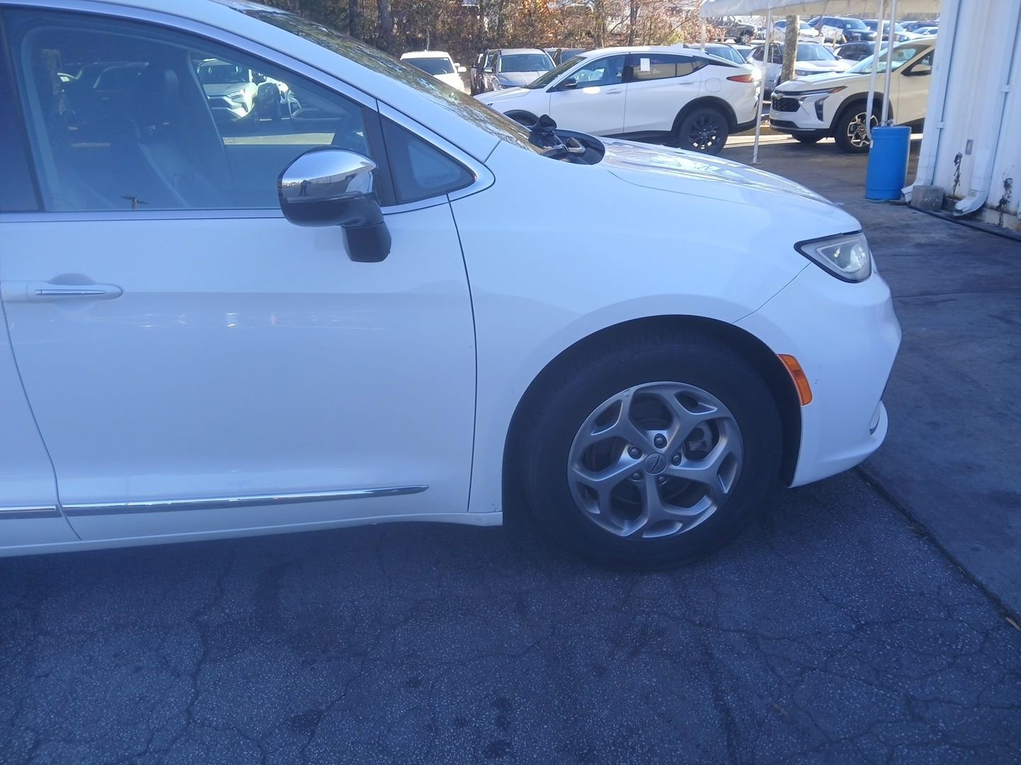 Used 2023 Chrysler Pacifica Limited image 9