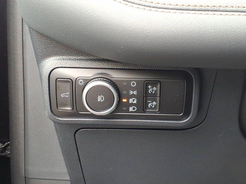 Used 2027 Ford Explorer Active w/ Active Comfort Package AWD/4WD image 18