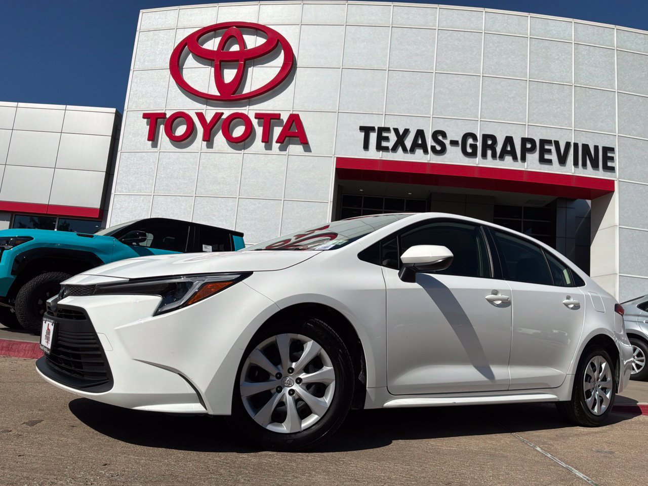 Used 2026 Toyota Corolla LE FWD image 2