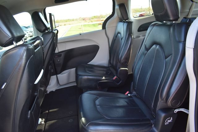 Used 2018 Chrysler Pacifica Touring-L Plus FWD image 20