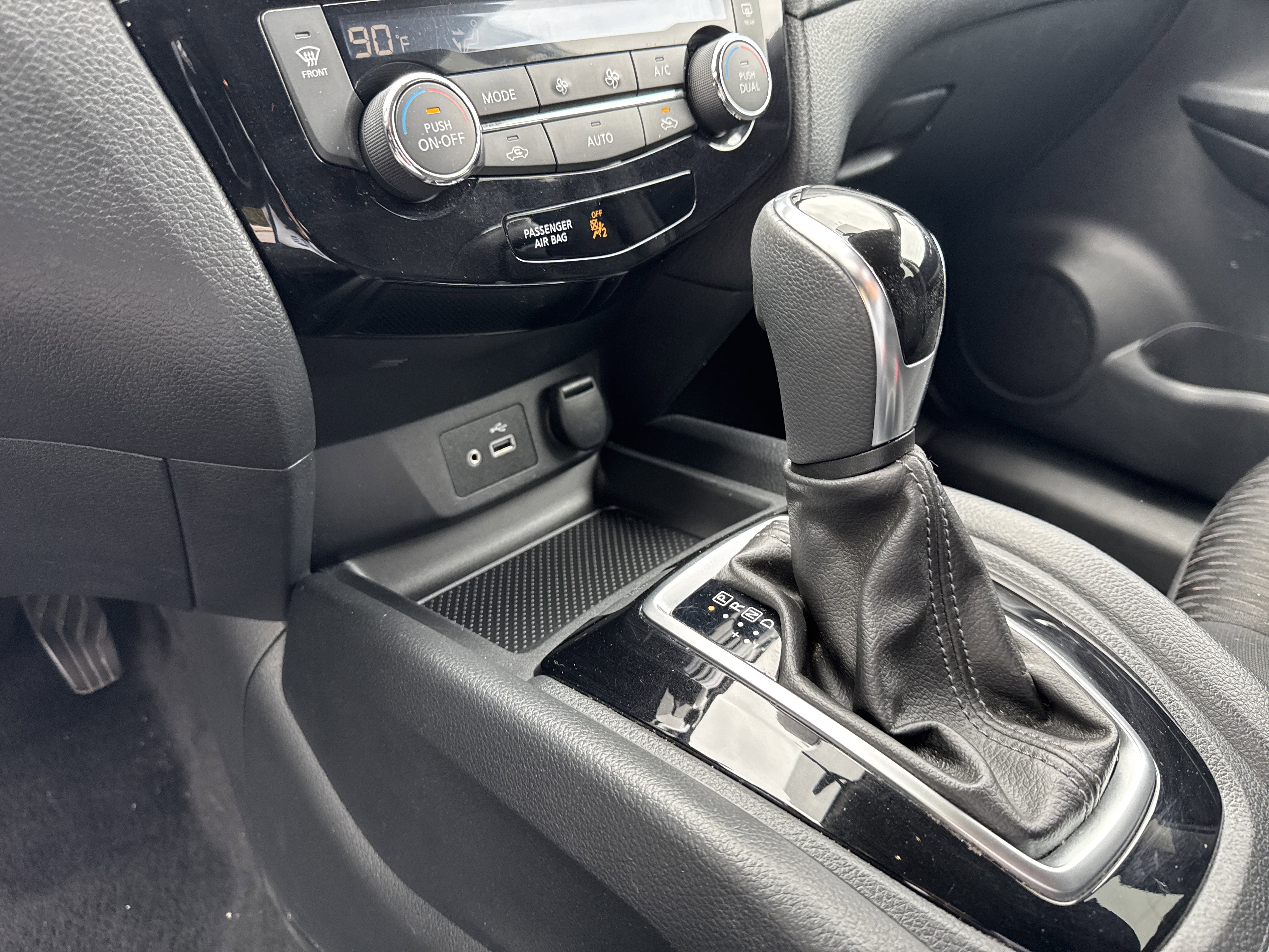 Used 2018 Nissan Rogue SV image 25