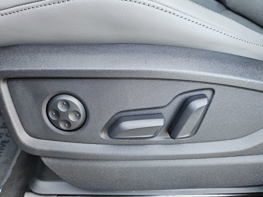 Used 2024 Audi SQ5 Premium image 12