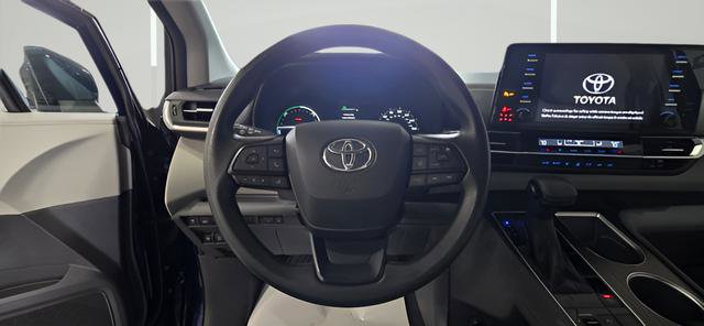 Used 2023 Toyota Sienna LE image 17