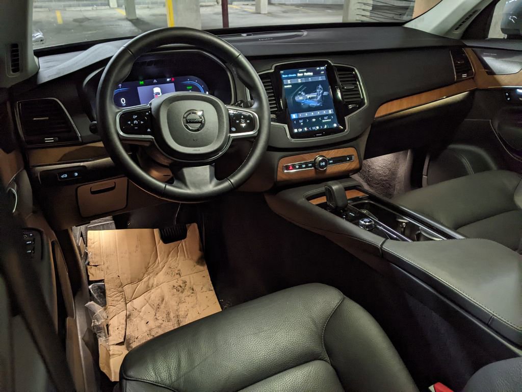 Certified 2025 Volvo XC90 T8 Plus w/ Protection Package Premier image 12