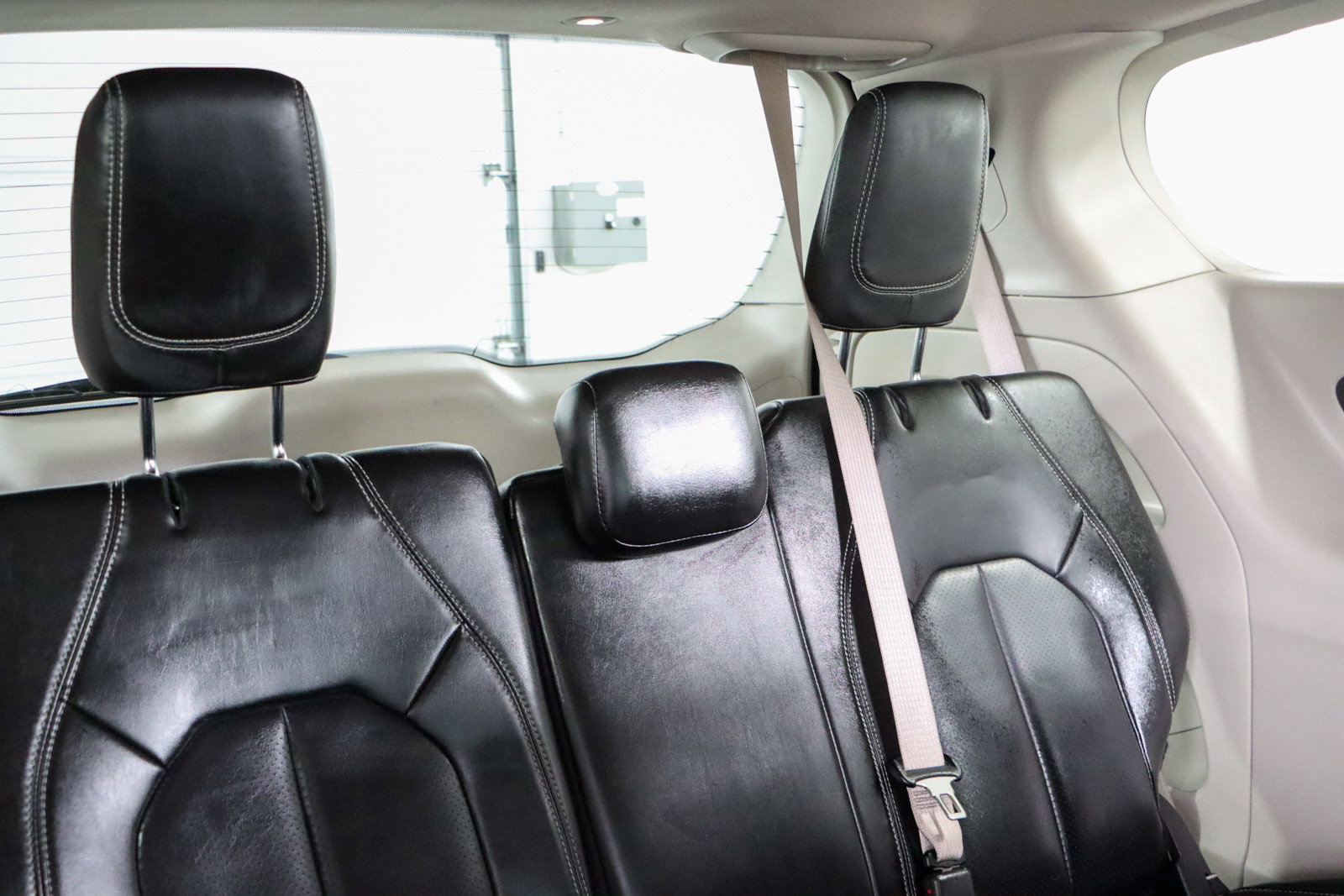 Used 2023 Chrysler Pacifica Touring-L image 29