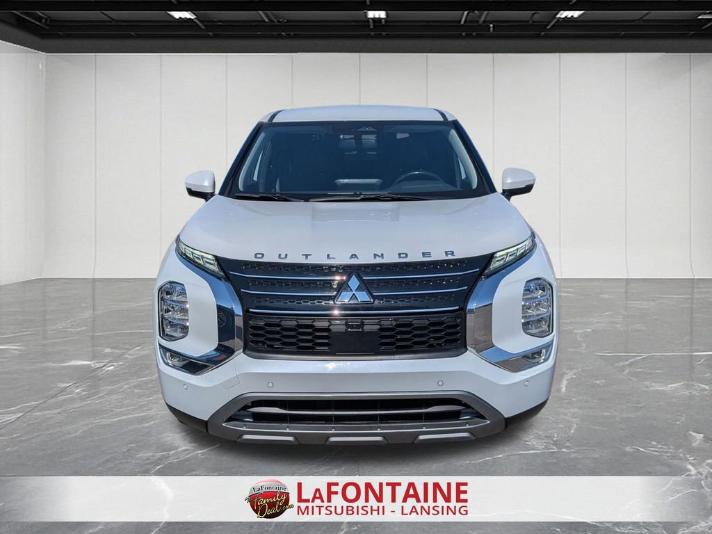 Used 2023 Mitsubishi Outlander SE Black Edition image 8