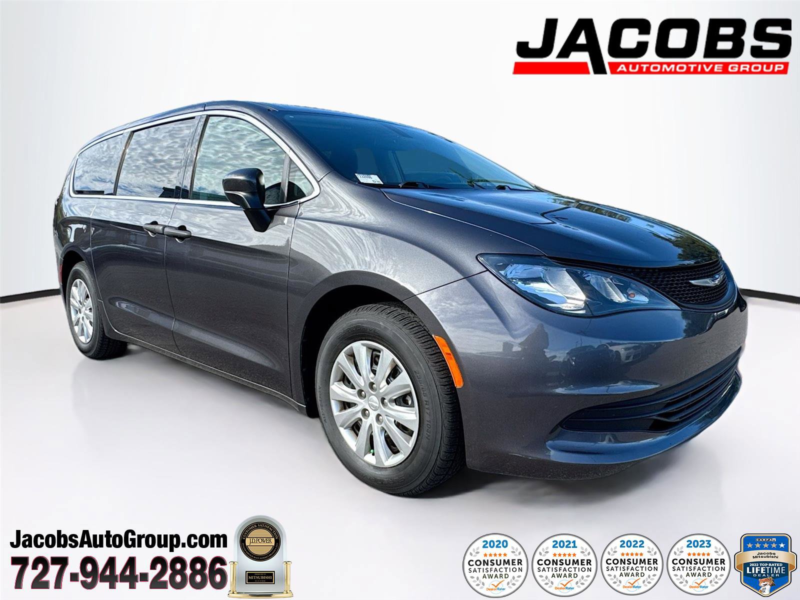 Used 2020 Chrysler Voyager L image 1