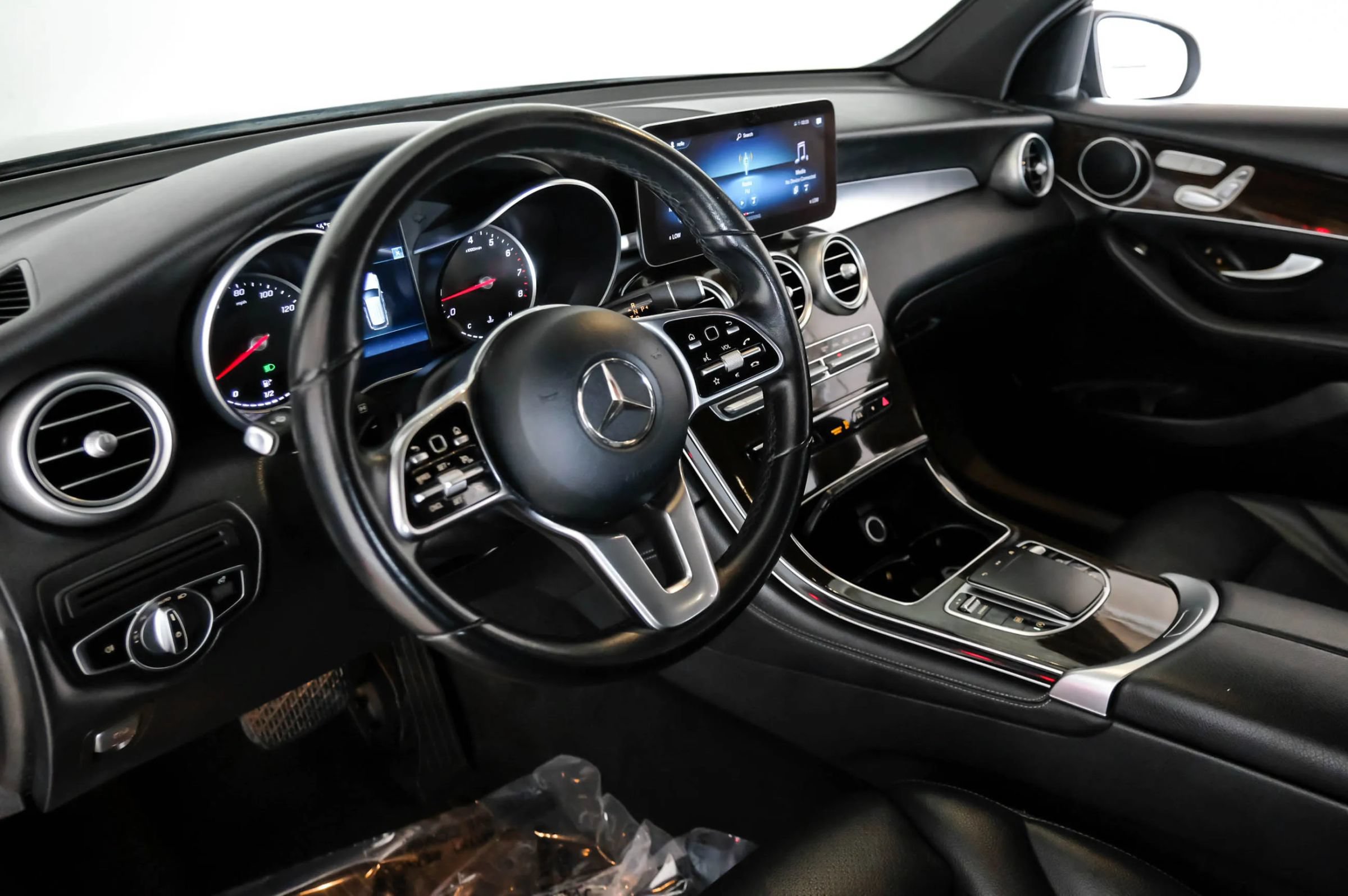 Used 2020 Mercedes-Benz GLC 300 4MATIC image 2