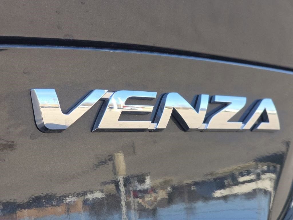 Used 2023 Toyota Venza Limited image 15