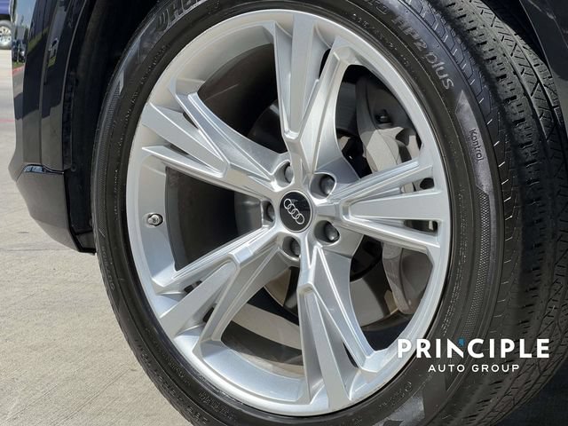 Used 2023 Audi Q8 Premium AWD/4WD image 7