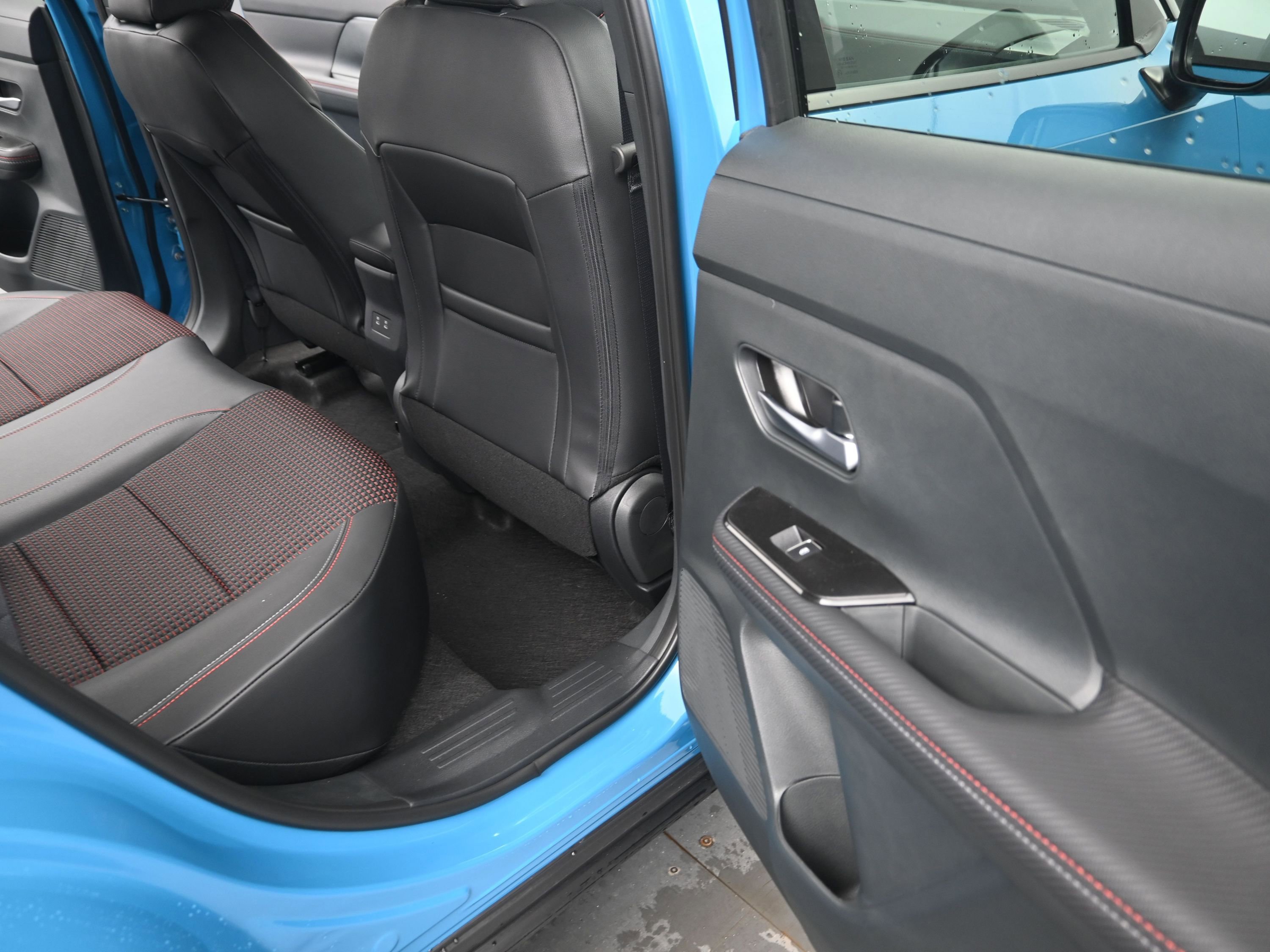 Certified 2025 Nissan Kicks SR image 19