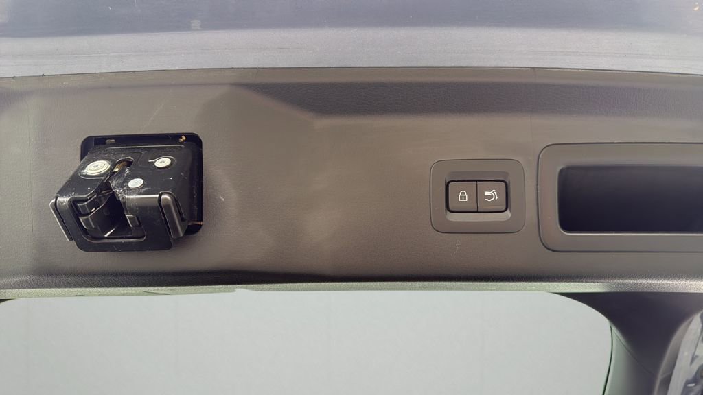 Used 2021 MAZDA CX-30 FWD 2.5 S w/ Premium Package image 19