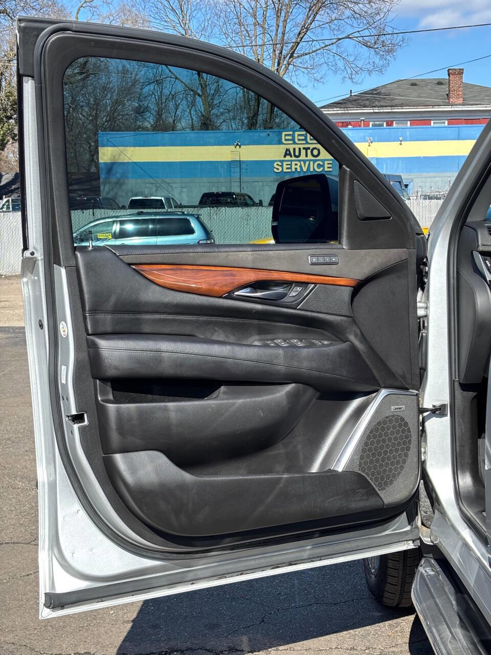 Used 2019 Cadillac Escalade ESV Luxury w/ LPO, Radiant Package image 9