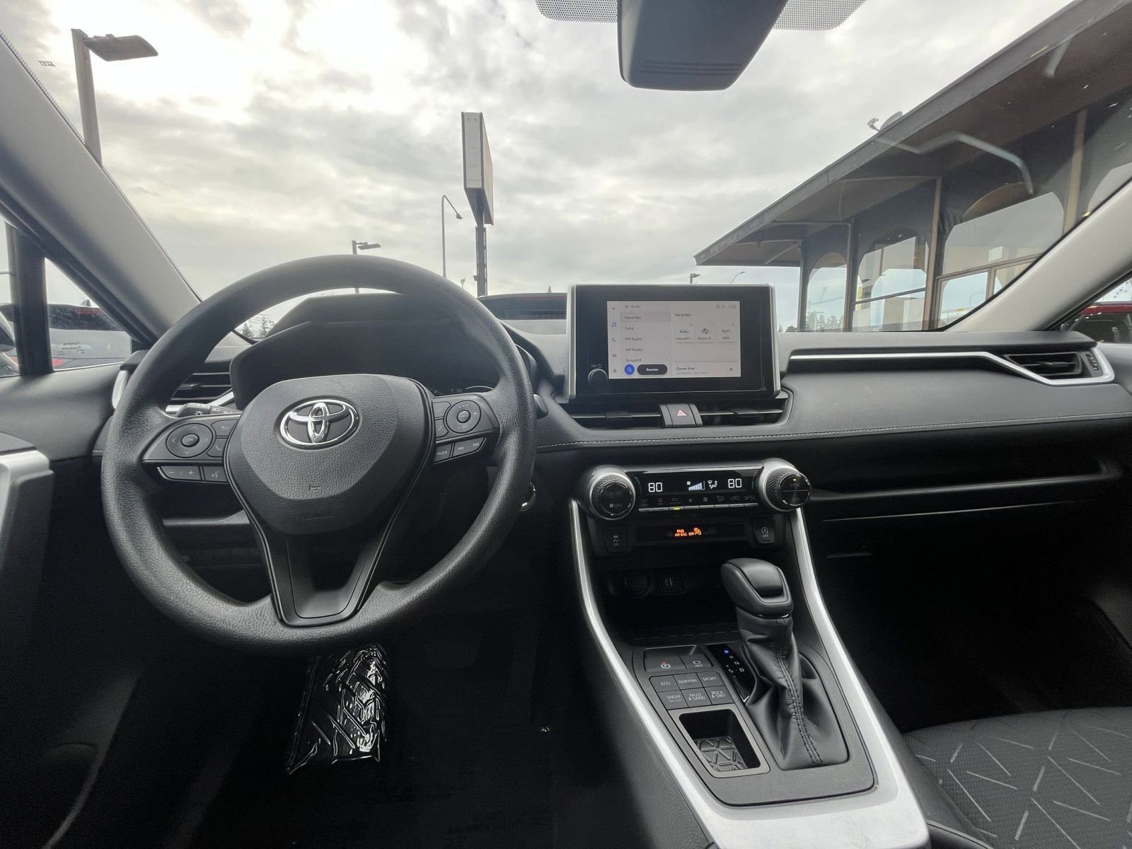 Used 2025 Toyota RAV4 XLE w/ Convenience Package image 35