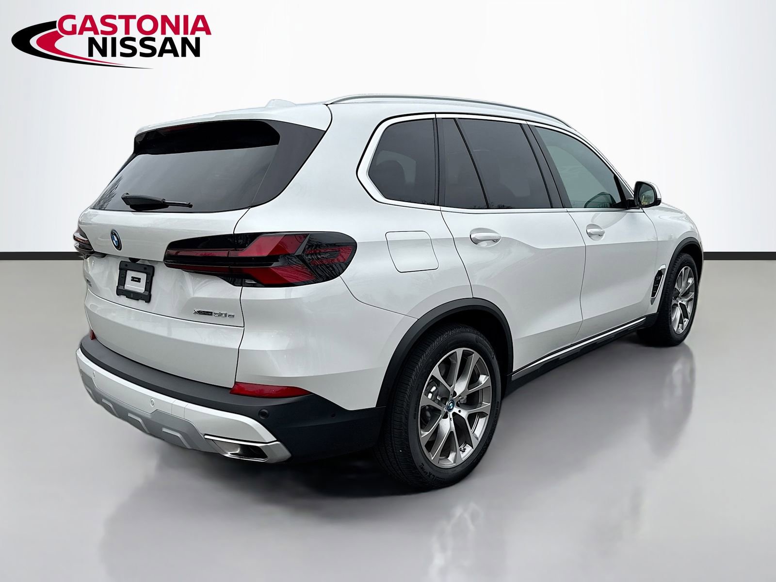 Used 2024 BMW X5 xDrive50e w/ Parking Assistance Package image 9