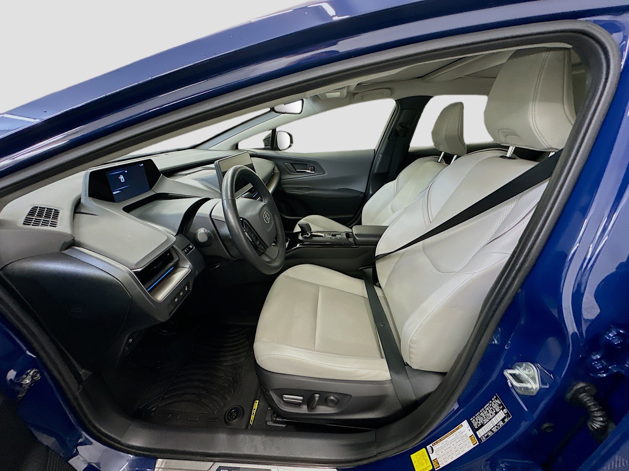 Used 2023 Toyota Prius XLE image 13