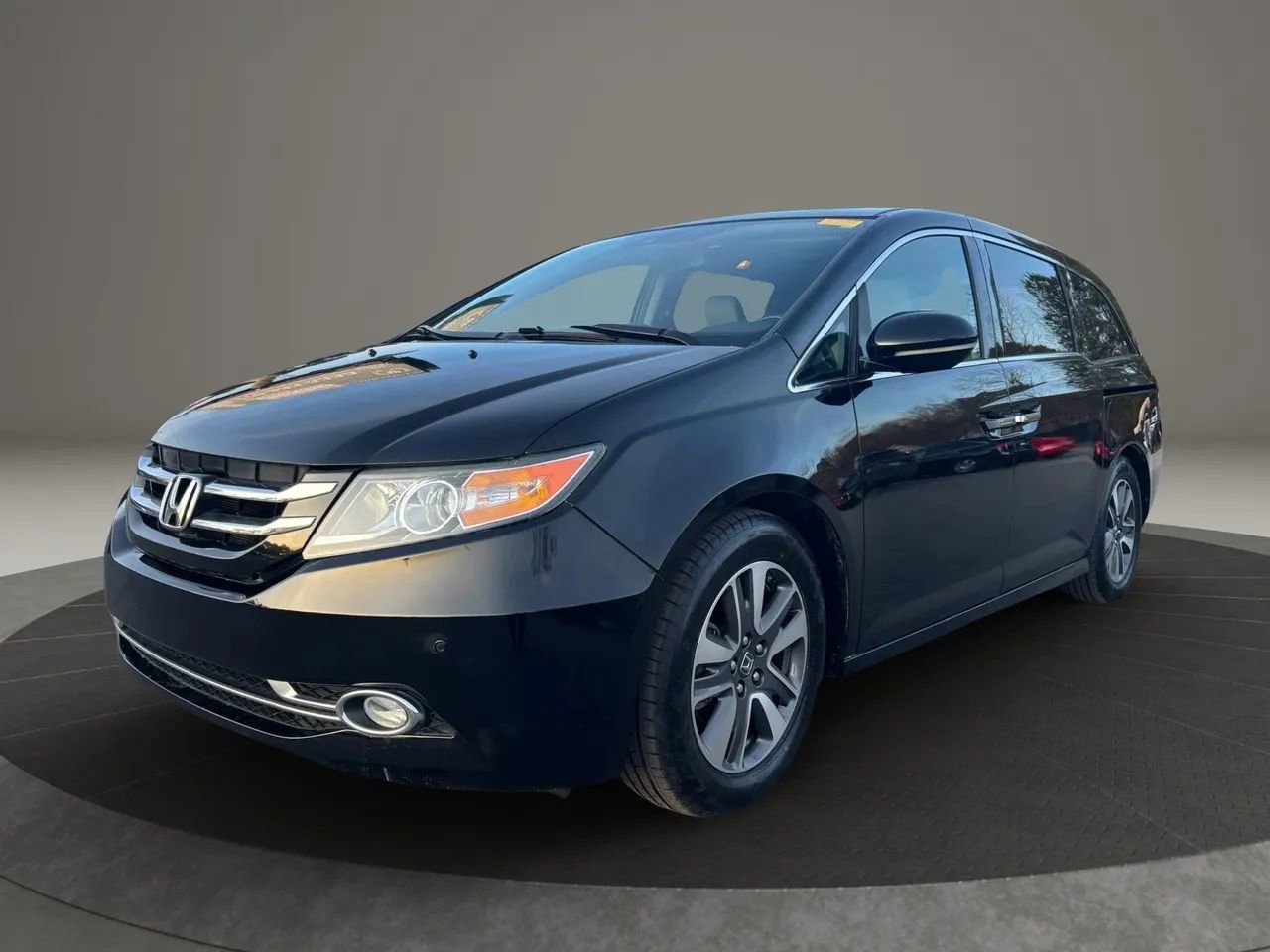 Used 2015 Honda Odyssey Touring image 1