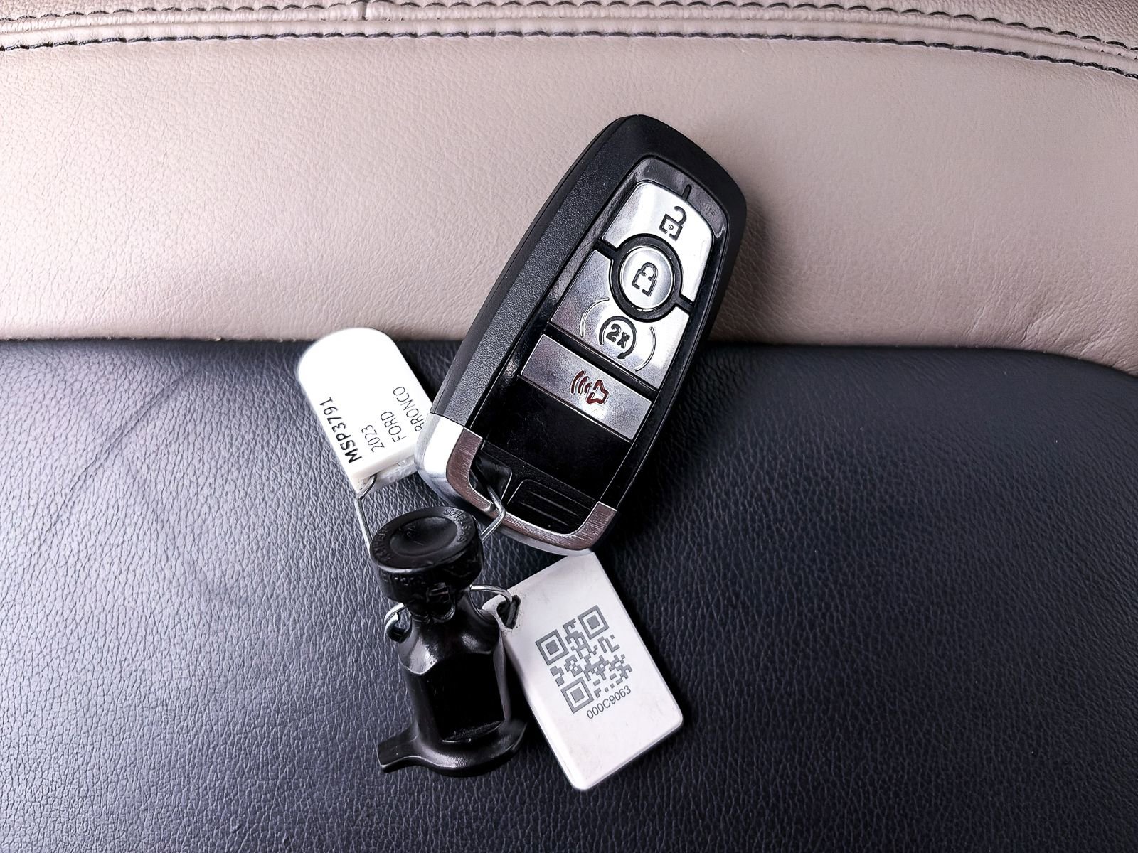 Used 2023 Ford Bronco Wildtrak image 32