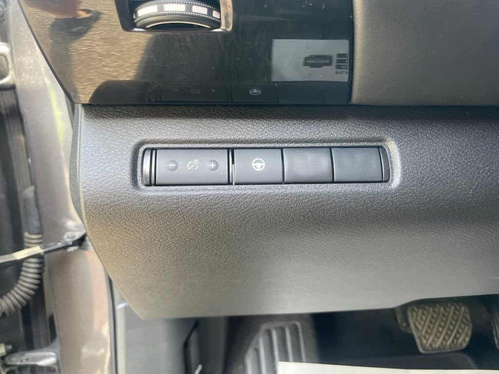 Used 2024 Nissan Pathfinder SV FWD image 17
